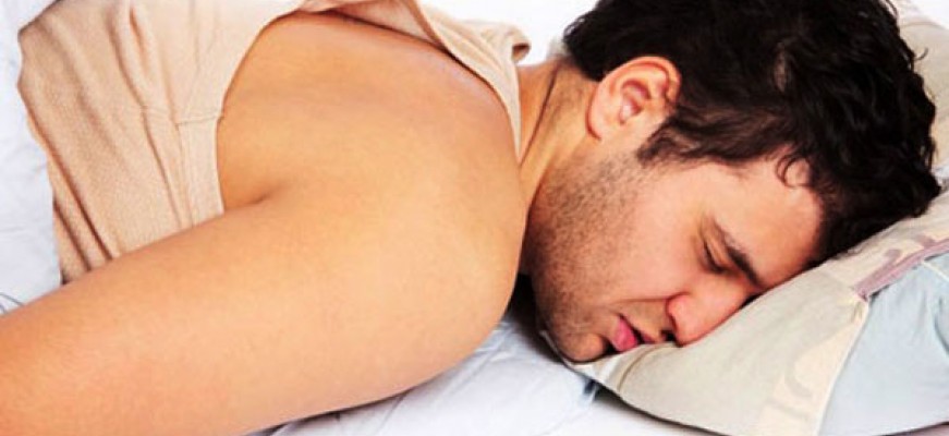 Bị đứt dây thắng dương vật vì yêu quá "sung"